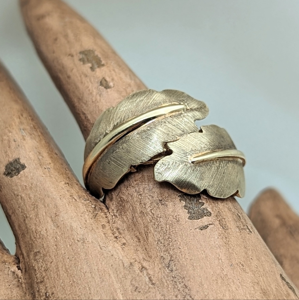 Gorgeous Italian 14K Solid Gold Leaf Wraparound Ring